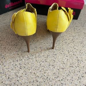 Ankle bootie with flower detail